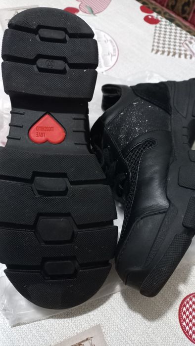 Дамски черни маратонки