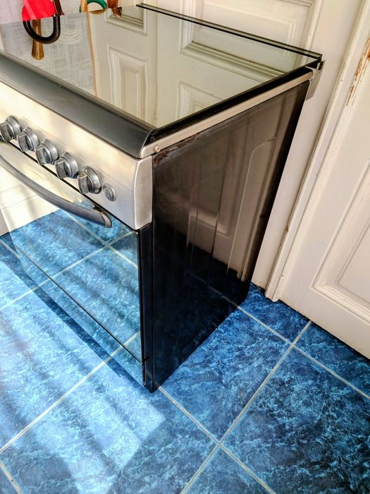 Aragaz pe gaz Bosch, senzor flacără, brichetă, timer