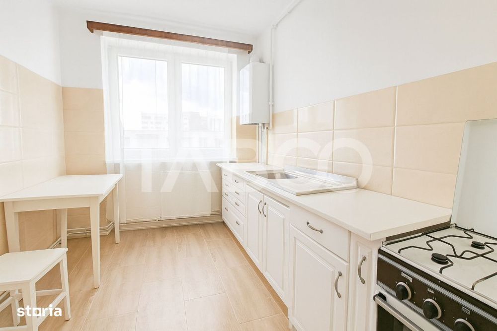 Zona Dioda/ANAF/Finante  Apartament cu 3 camere si balcon