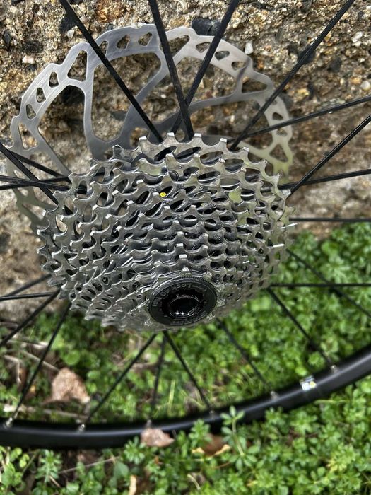 Части за колело и каска