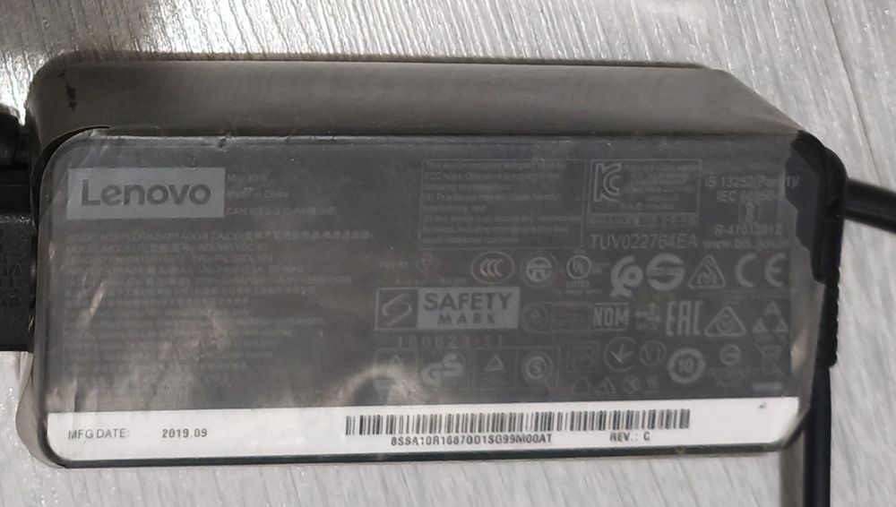 Продам зарядный блок питания для ноутбука Lenovo 65w