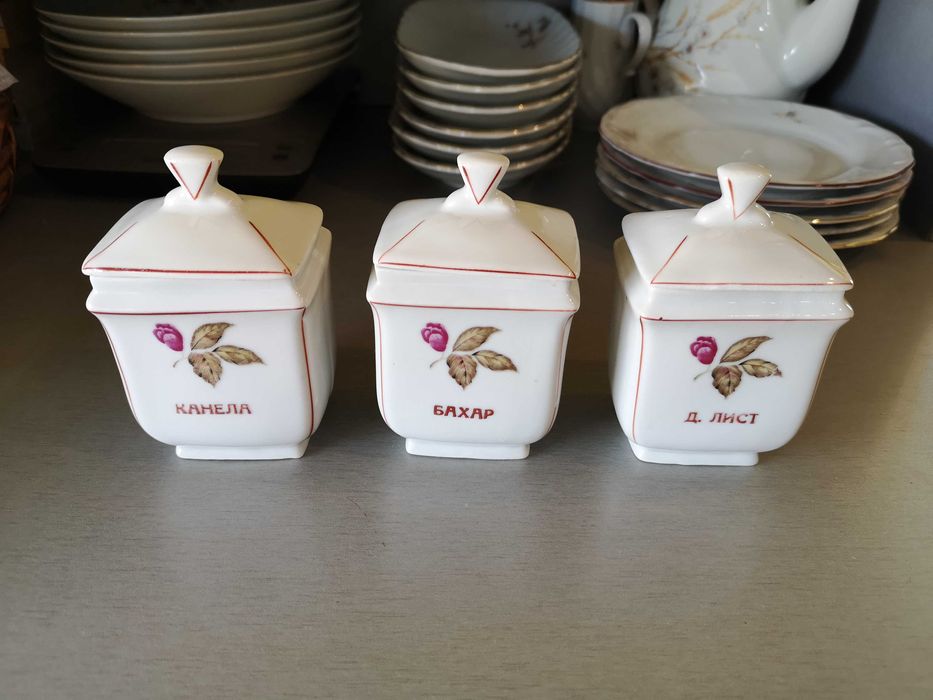 Буркани за подправки