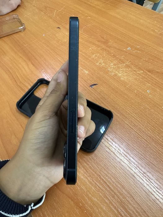 iPhone 13.