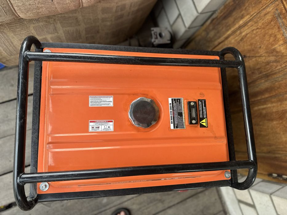 Продам бензиновый генератор