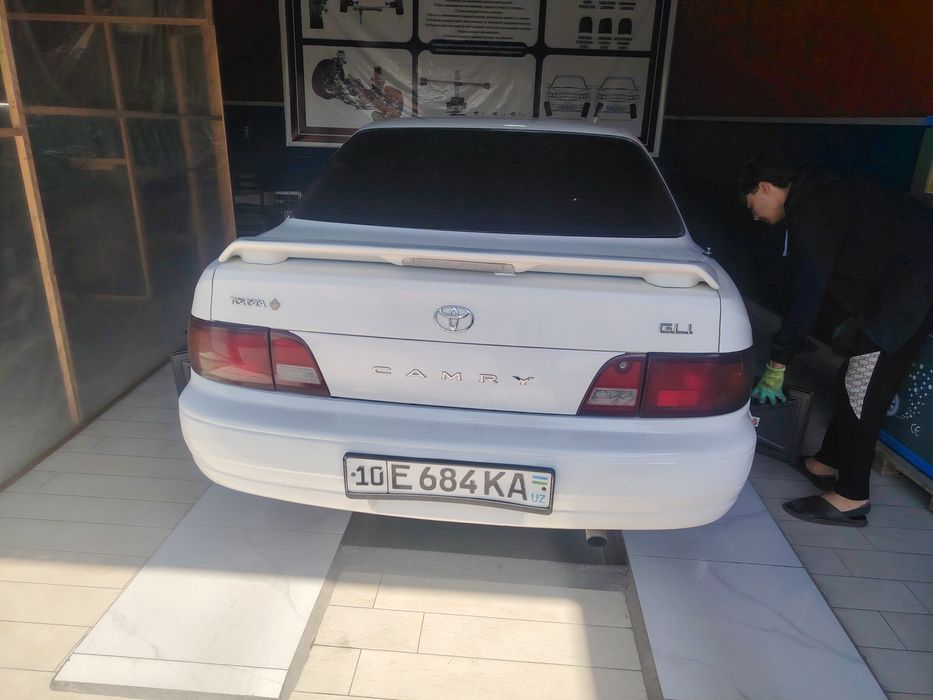 Машина Toyota camri 10