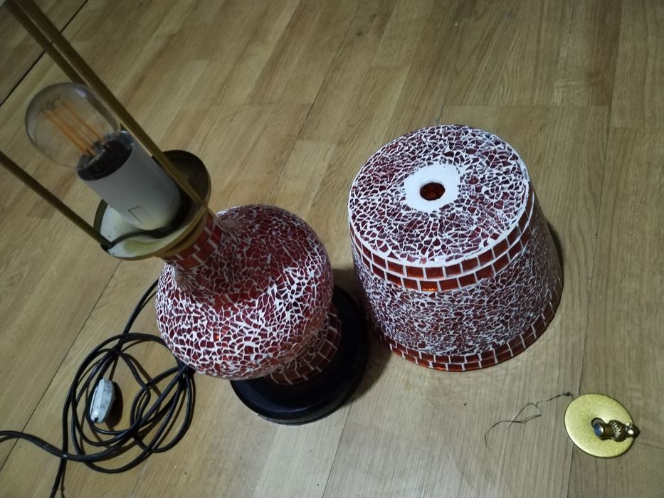 Veioza orientală cu mozaic de sticla roșie
