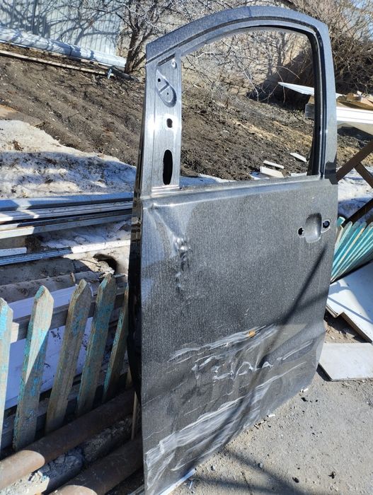 Продам левую дверь на jac М 4 рефайн