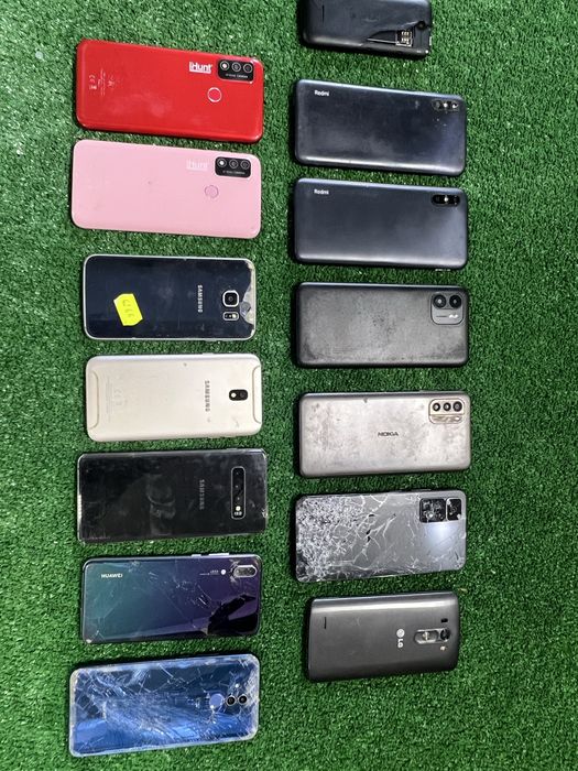 Lot telefoane pentru piese