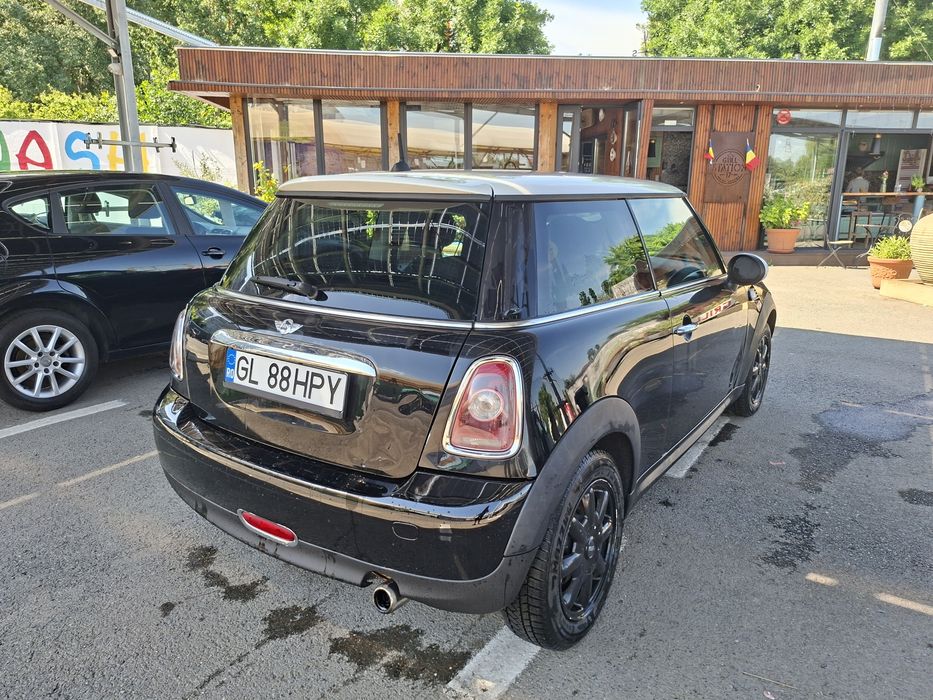 Mini cooper 1.6 i. Model 2010  1990euro