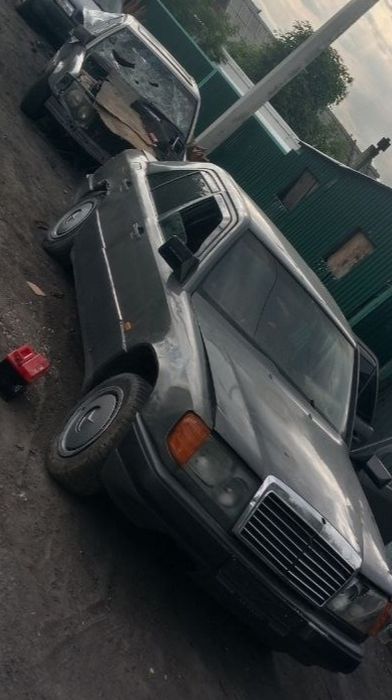 В продаже запчасти на Мерседес 124
