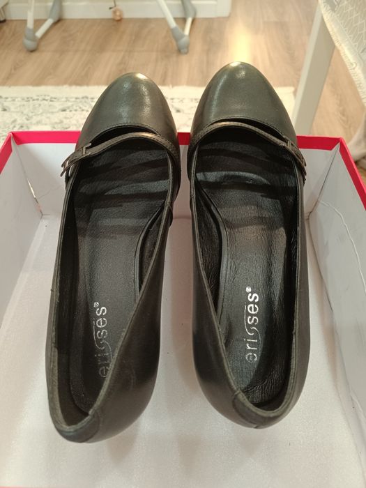 Продам туфли 42 размер