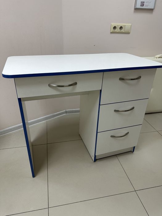 Продам маникюрный стол