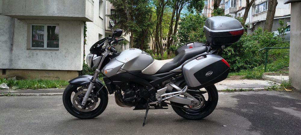 Suzuki GSR 600 din 2010  impecabil  cu cele 3 valize