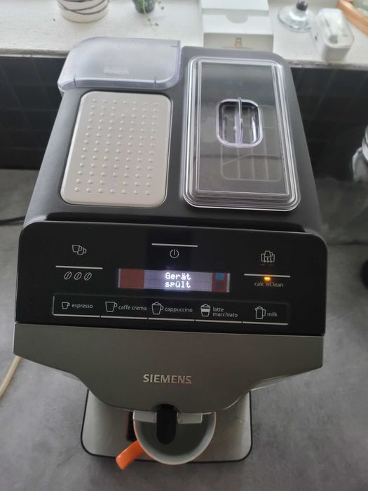 De vânzare aparst cafea simens eq 300 .