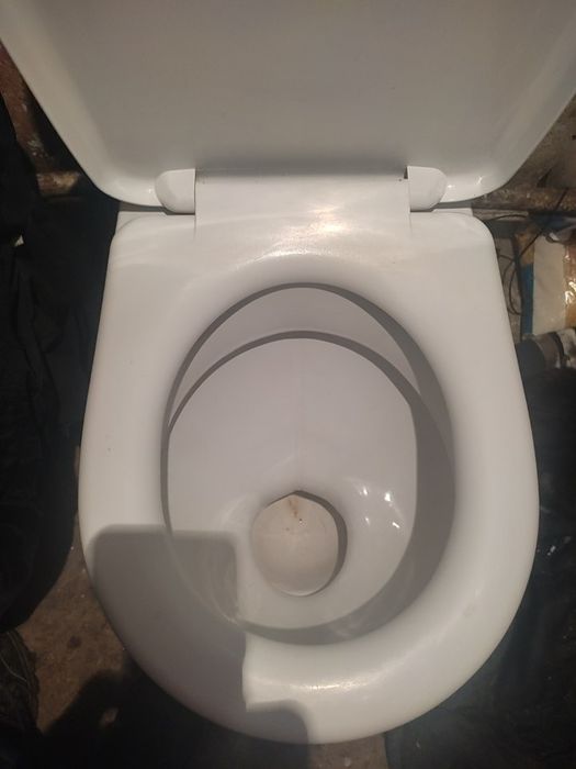 Продам унитазы в отличном состоянии