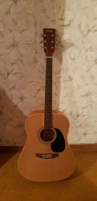 Гитара сатылады бір стронасы кетп қалған