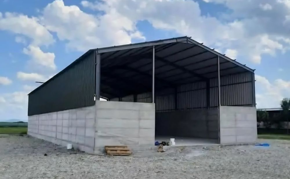 Vând structură metalică urgent