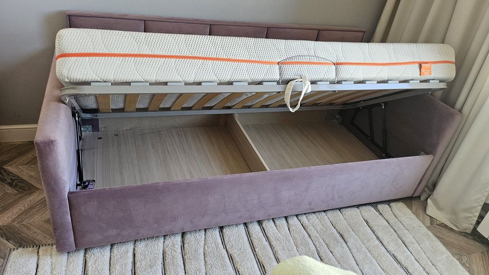 Продаётся диван в хорошем состоянии