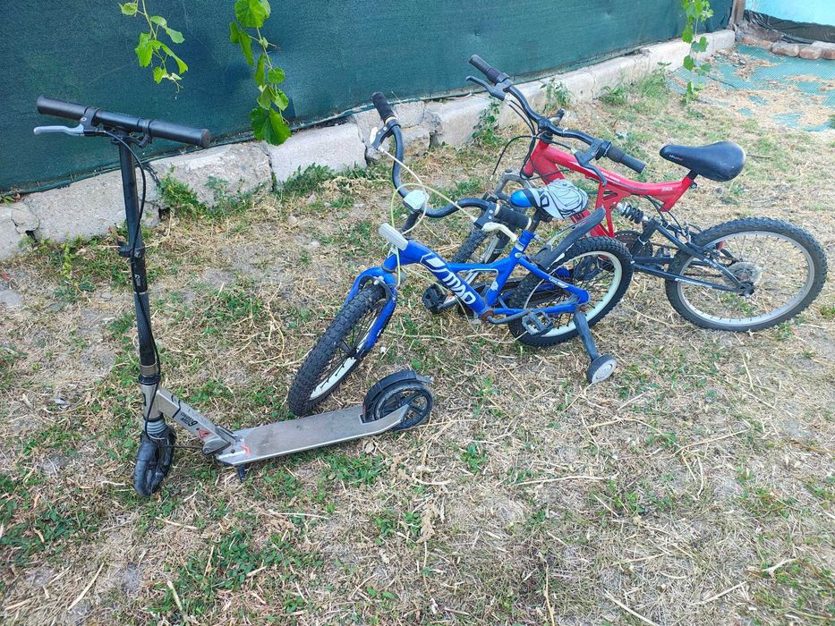 Vand urgent 2 biciclete - copii / adolescenti si 1 trotineta.