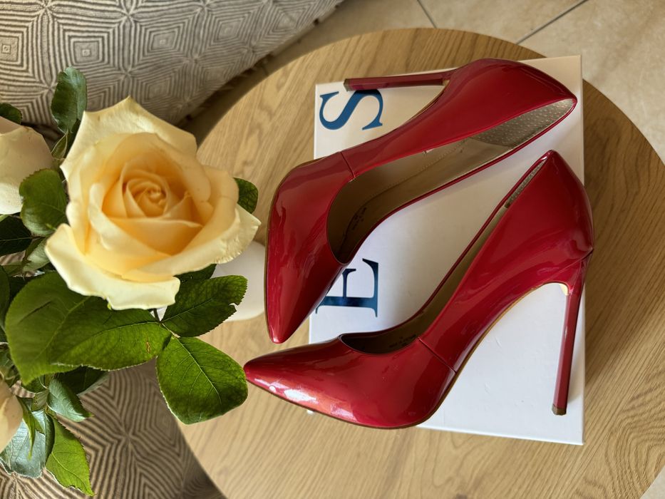 Кожени червени обувки  GUESS