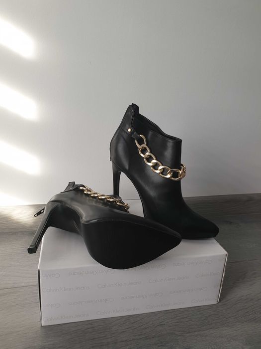 **Botine cu lanț **