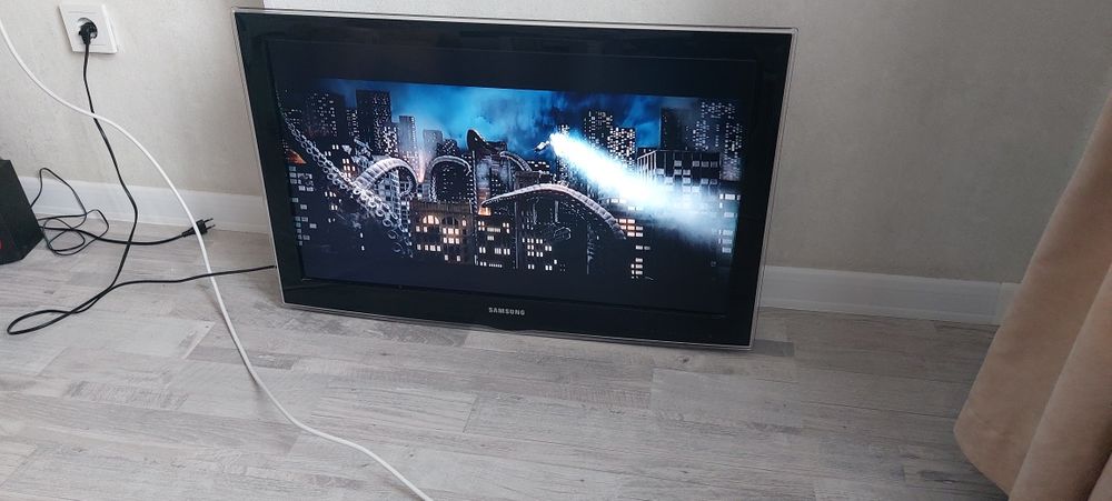 Продам телевизор SAMSUNG