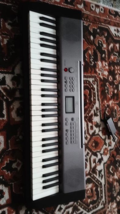 продам синтезатор Ringway TB100
