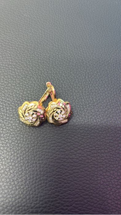Продам золотые серьги