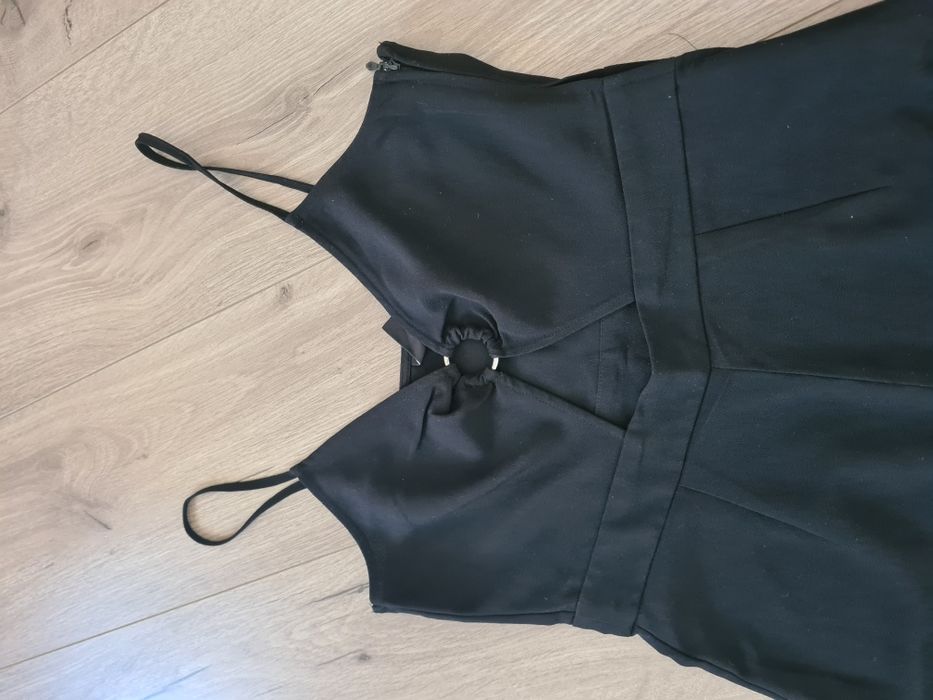 Salopeta trei sferturi, decoltata si cu fermoar lateral