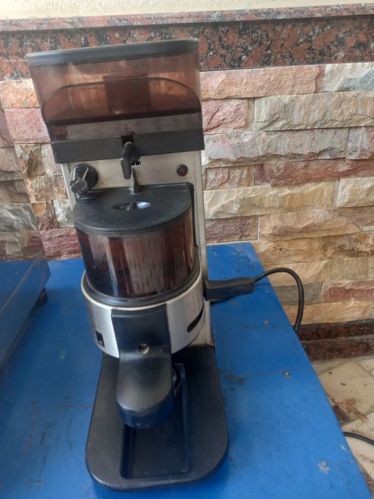 Kofe mashinka xammasi ishlidi