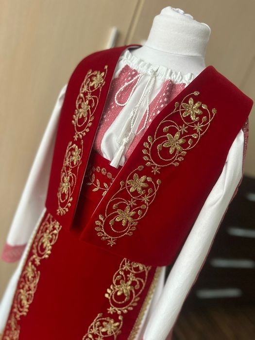 Costum popular fetite