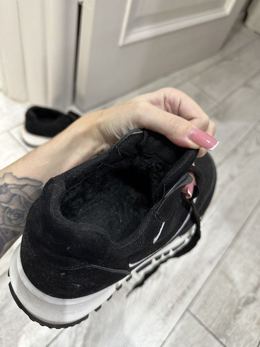 Продам зимние кроссовки