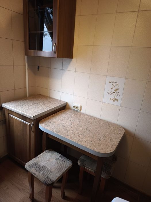 кухонная мебель / стол, 2 стула