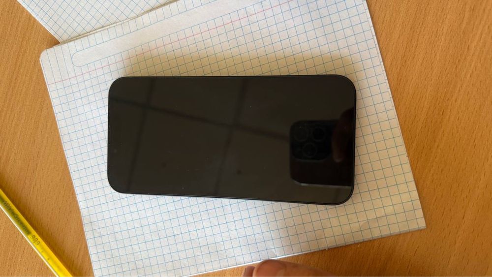 Продам айфон 13 срочна