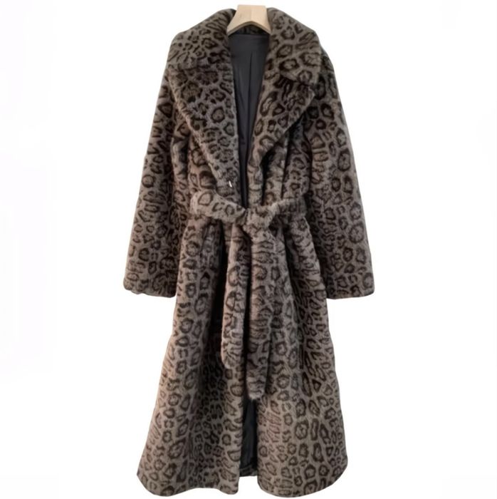 Шуба женская искуственная.