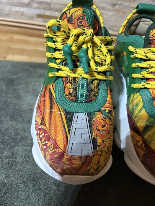 Versace chain reaction