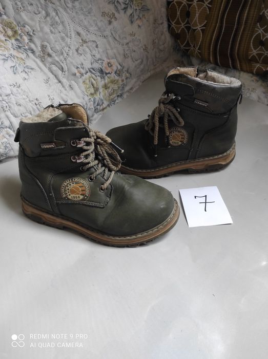 Продам ботинки и сапожки на мальчика