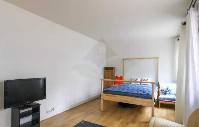 Дава се под наем Едностаен апартамент в Пловдив, Център - 21 кв.м за 127.5 € - Снимка #1