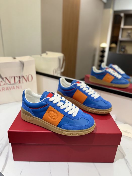Adidasi Valentino