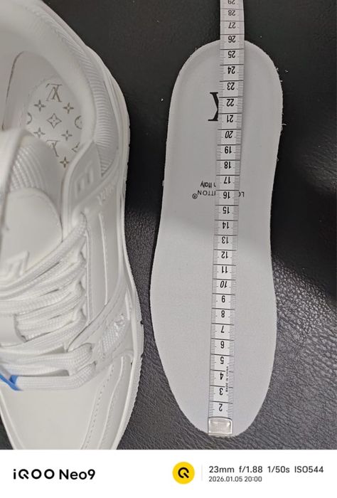 Adidasi lv de vanzare