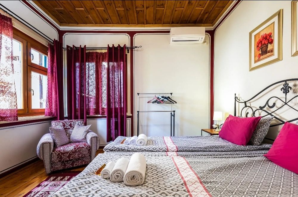 Дава се под наем Етаж от къща в Пловдив, Старият град - 90 кв.м за 1196.97 € - Снимка #3