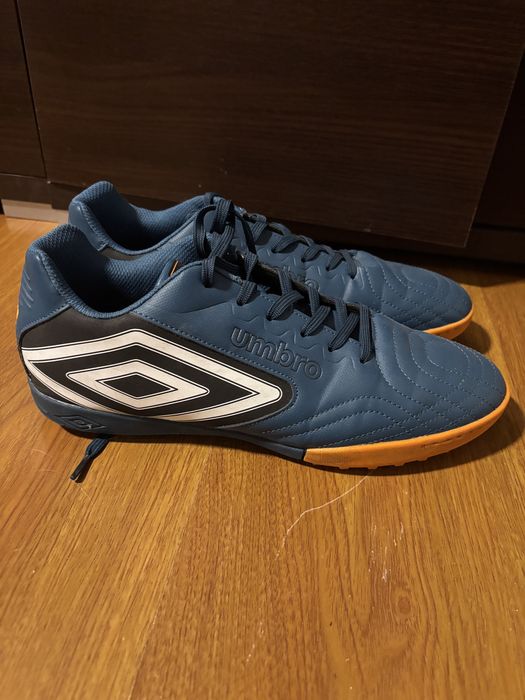 Adidasi fotbal teren sintetic