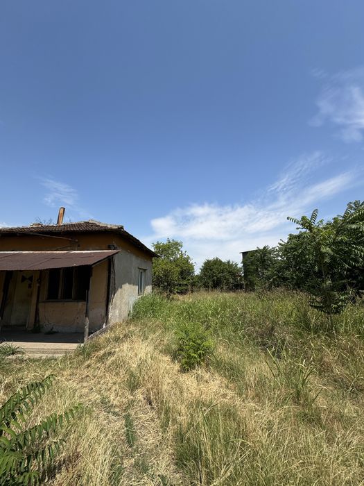 Продавам къща във с.Кутово