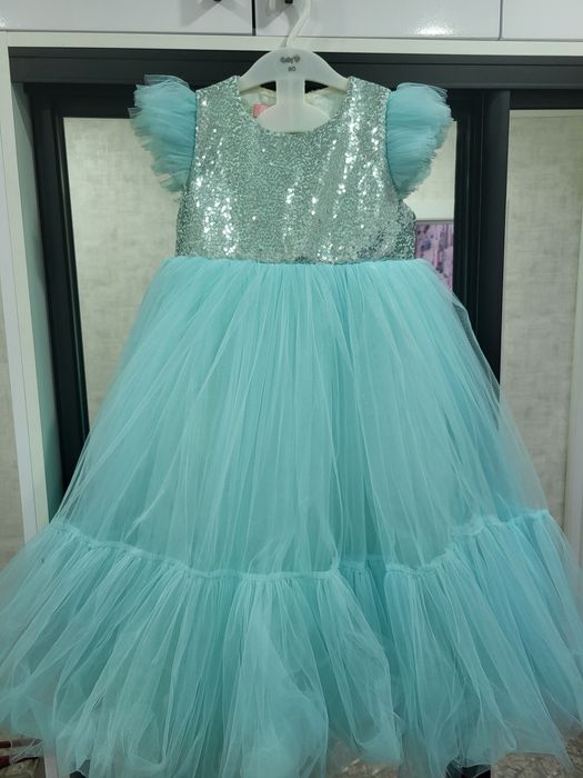 Продам платье для девочки 122-128 см