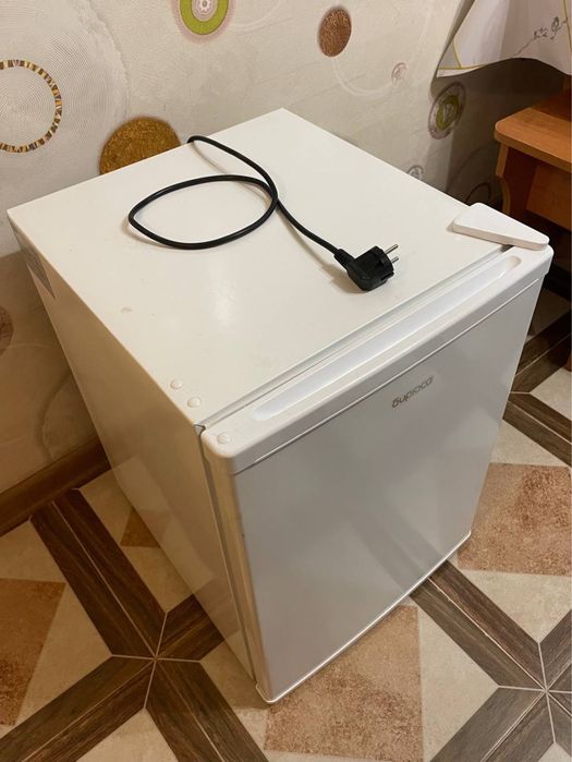 Отдам даром мини холодильник