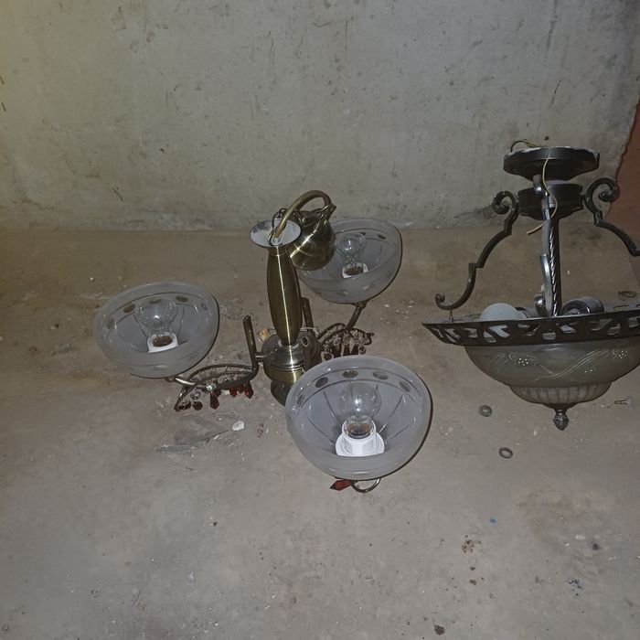 Продам люстры рабочие