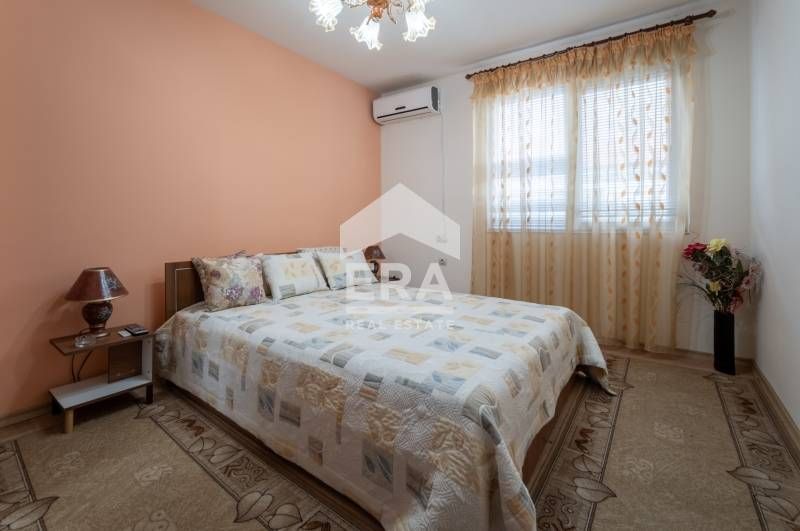 Триетажна градска къща в ж.к. Трошево, гр. Варна