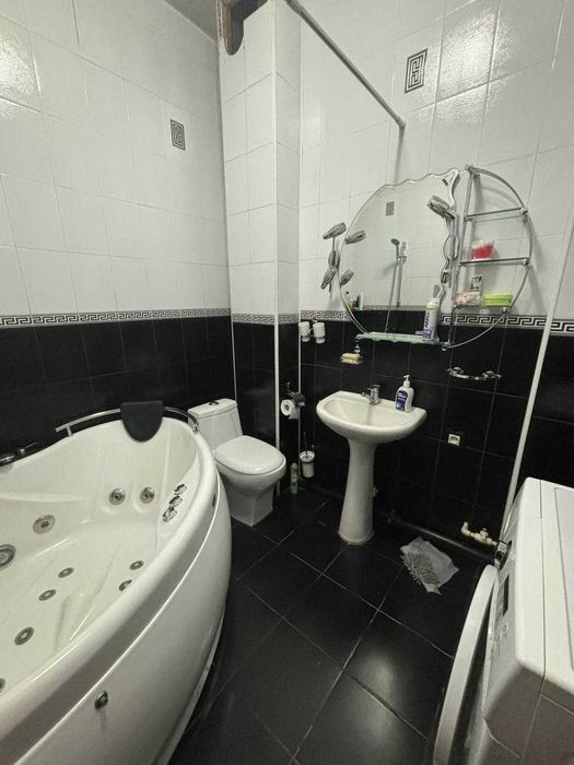 Чиланзар 2 кв
2/3/4 55м² Высокопотолочка 
Орр Аллея Гагарина Срочно