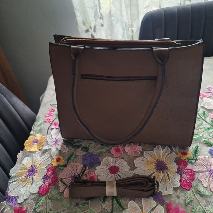 Нова дамска чанта  цвят капучино.