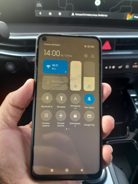 Продам телефон все работает.